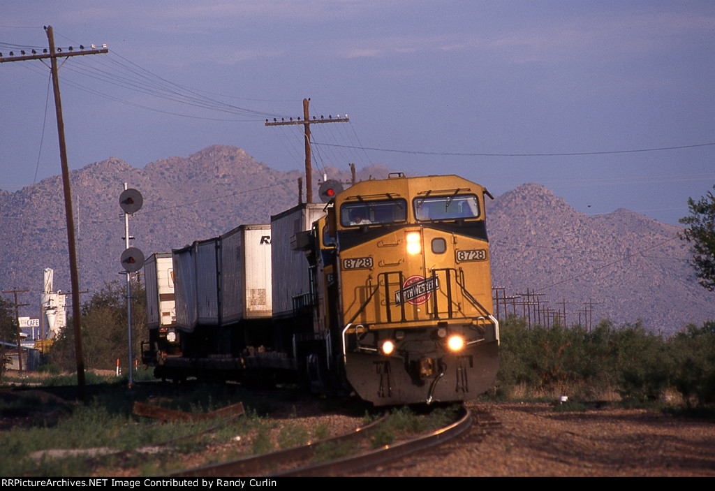 CNW 8728 on sprinter